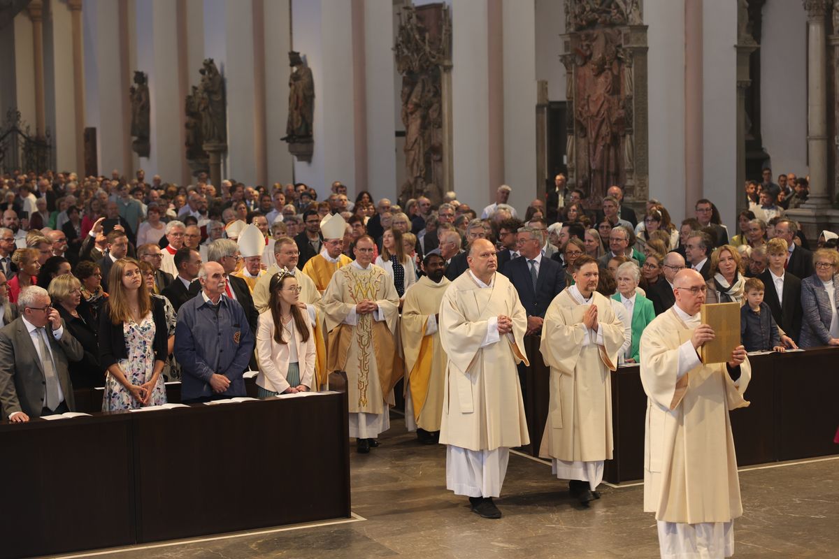 Bei einem Pontifkalgottesdienst im Würzburger Kiliansdom ist an Christi Himmelfahrt, 9. Mai 2024, Weihbischof Paul Reder zum Bischof geweiht worden. 