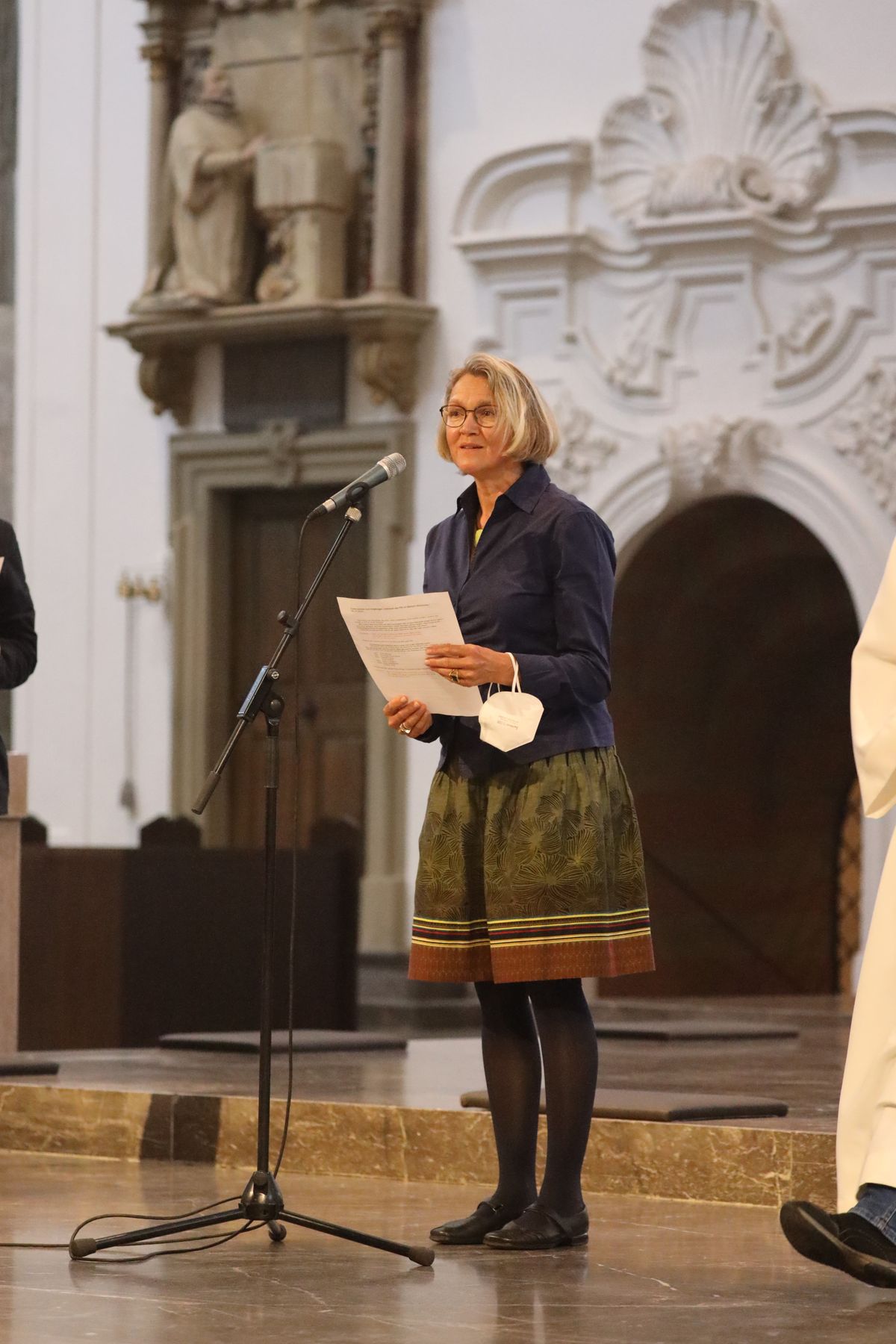 2821/0665 Pasti-Jubiläum_28736 Mit einem Kiliani-Pontifikalgottesdienst im Kiliansdom mit Bischof Dr. Franz Jung ist am Dienstagabend, 6. Juli, das 50. Jubiläum der Berufsgruppe der Pastoralreferentinnen und -referenten im Bistum Würzburg gefeiert worden.
