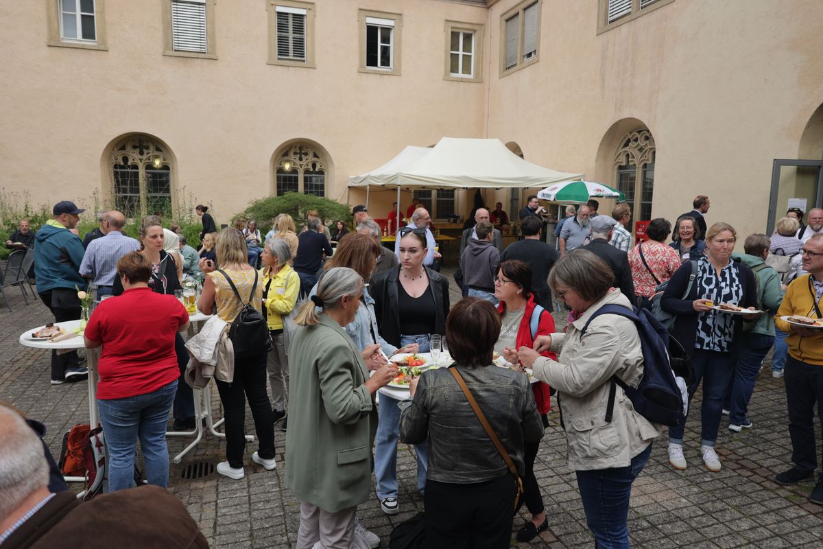 Mit Priestern, Diakonen und hauptamtlichen Mitarbeitenden hat Bischof Dr. Franz Jung am Dienstag, 8. Juli, einen Kiliani-Gottesdienst im Kiliansdom gefeiert. Eine Begegnung im Kilianeum schloss sich an.