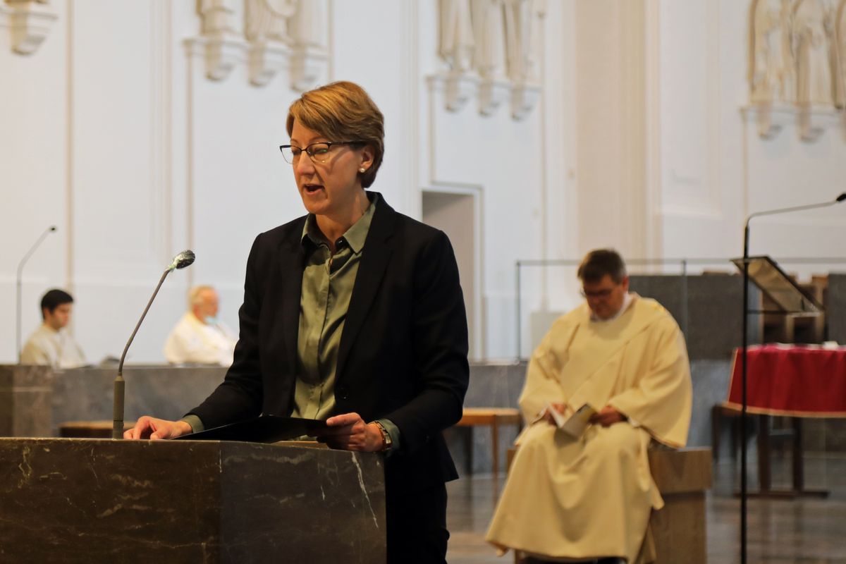 Bei einem Pontifikalgottesdienst am Samstag, 17. Oktober, hat Weihbischof Ulrich Boom im Würzburger Kiliansdom Uwe Becker zum Ständigen Diakon geweiht.