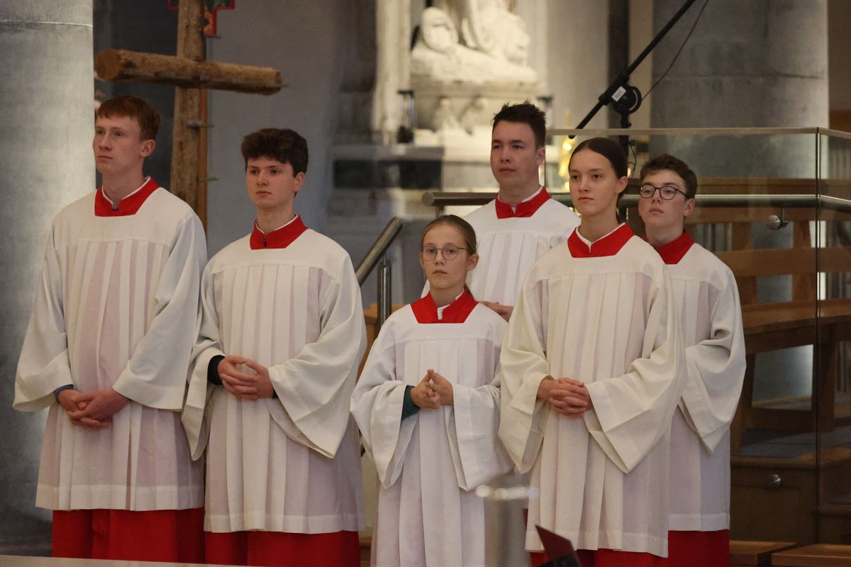 Bischof Dr. Franz Jung feierte am Festtag des heiligen Franziskus in der Kathedrale des heiligen Mél in Longford einen Gottesdienst. Im Anschluss lud die Pfarrei zum Kaffee in das Untergeschoss ein.