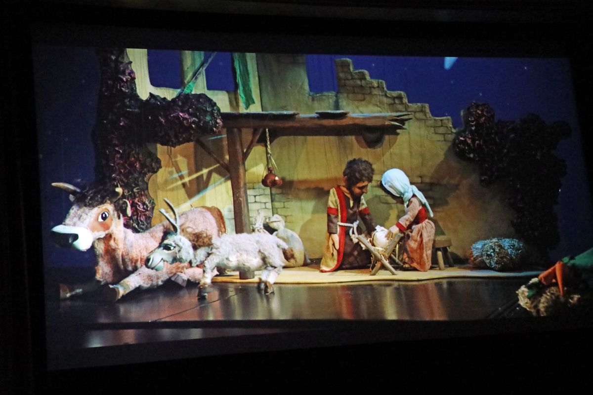 Die Krippenszene in der Darstellung des Films der Augsburger Puppenkiste über die Weihnachtsgeschichte, der aktuell wieder in den Kinos läuft.  Die Krippenszene in der Darstellung des Films der Augsburger Puppenkiste über die Weihnachtsgeschichte, der aktuell wieder in den Kinos läuft.
