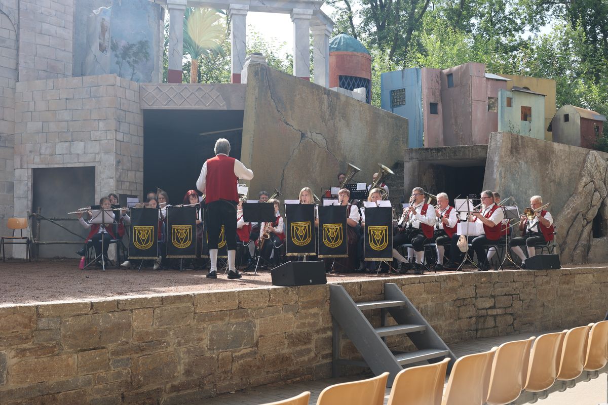 Die musikalische Gestaltung des Gottesdiensts übernahm die Heimatkapelle Sömmersdorf.  Die musikalische Gestaltung des Gottesdiensts übernahm die Heimatkapelle Sömmersdorf.