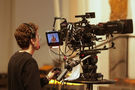 Mit einem ökumenischen Dankgottesdienst im Würzburger Kiliansdom hat der Fernsehsender Bibel TV am Samstag, 27. September, sein 23. Jubiläum gefeiert. Die Feier wurde bundesweit ausgestrahlt. Mit einem ökumenischen Dankgottesdienst im Würzburger Kiliansdom hat der Fernsehsender Bibel TV am Samstag, 27. September, sein 23. Jubiläum gefeiert. Die Feier wurde bundesweit ausgestrahlt.