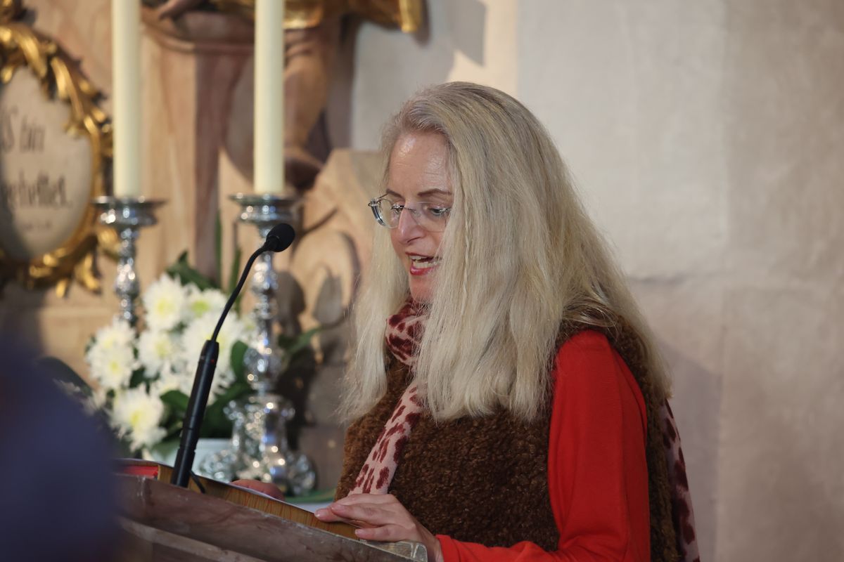 Bei einer Pontifikalmesse in der Klosterkirche auf dem Engelberg bei Großheubach hat Bischof Dr. Franz Jung zusammen mit Pater Jan Pelczarski, Generalsuperior der Oblaten des heiligen Josef aus Rom, am Sonntag, 3. November, offiziell die neue Niederlassung der Oblaten des heiligen Josef im Bistum Würzburg errichtet.