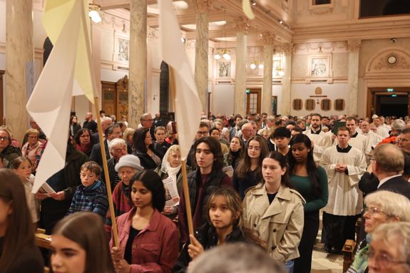 Bischof Martin Hayes feierte am Samstagabend, 5. Oktober, mit den Gästen aus Deutschland einen Jugendgottesdienst in der Kathedrale von Cavan.