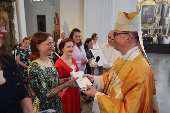 Bischof Dr. Franz Jung beauftragte Franziska Meier als Pastoralreferentin.