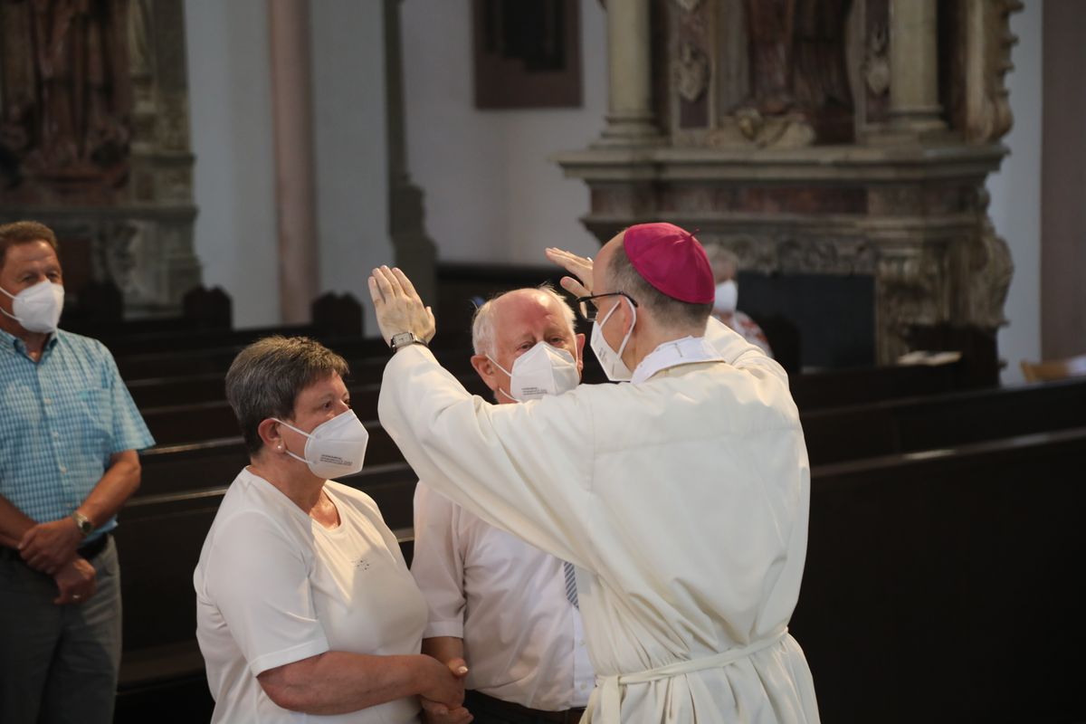 2621/0621 Dankgottesdienst für Ehejubilare mit Bischof Jung_27834
