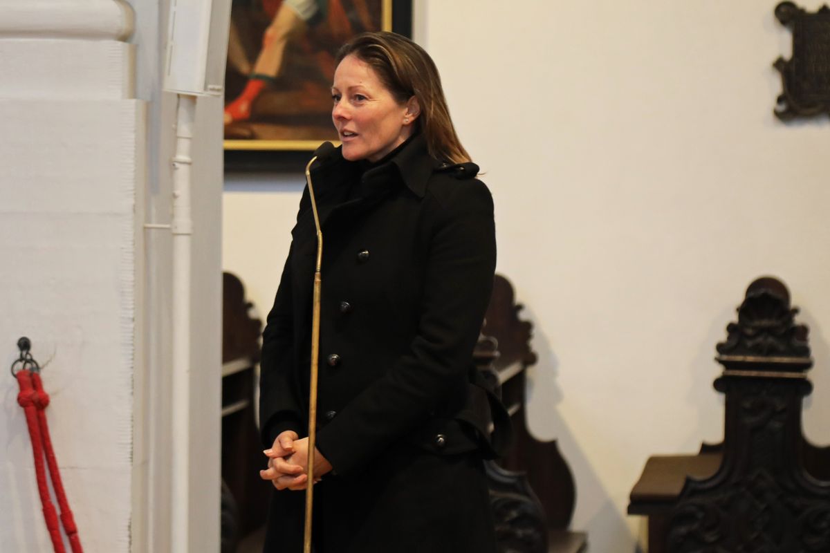 Feier der Zulassung zu Taufe, Firmung und Eucharistie im Neumünster: Frauen und Männer legten Zeugnis ab, wie sie zum Glauben gefunden haben.