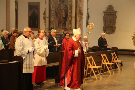 Weihbischof em. Ulrich Boom hat am Dienstag, 8. Juli, einen Kiliani-Gottesdienst für die Region Aschaffenburg und die Pfarrhausfrauen aus dem gesamten Bistum im Würzburger Kiliansdom gefeiert.