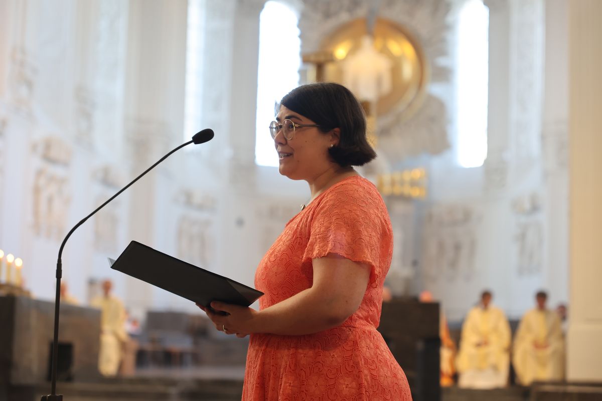 Neun Frauen und fünf Männer hat Bischof Dr. Franz Jung bei einem Pontifikalgottesdienst am Freitag, 19. Juli, als Pastoral- beziehungsweise Gemeindereferenten beauftragt.