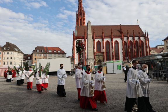 Bischof Dr. Franz Jung feierte am Sonntag, 10. April, in Würzburg die Palmsonntagsliturgie.