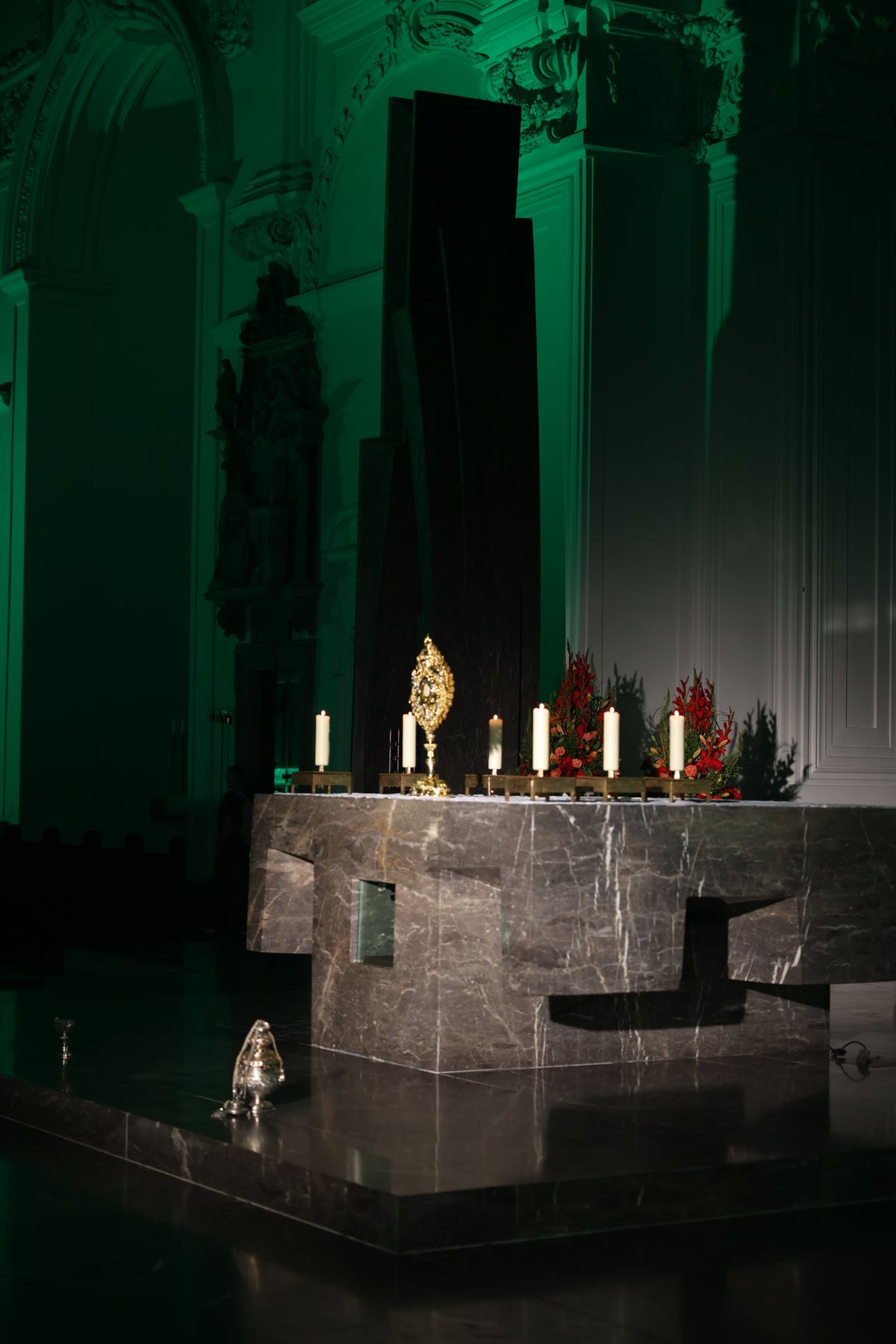 Die "Nacht der Hoffnung" am Samstagabend, 13. Juli, der Kiliani-Wallfahrtswoche lud zu Besinnung, Gebet und Kraftschöpfen in den Kiliansdom ein. Viele Passanten nutzten das Angebot, das um Mitternacht endete.