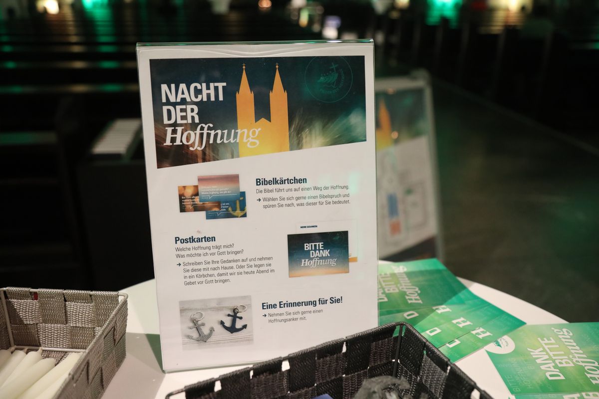 Die "Nacht der Hoffnung" in der Kiliani-Wallfahrtswoche am Samstagabend, 12. Juli, lud zu Stille, Gebet und Besinnung in den Kiliansdom ein. Viele Passanten nutzten das Angebot, das um Mitternacht endete.