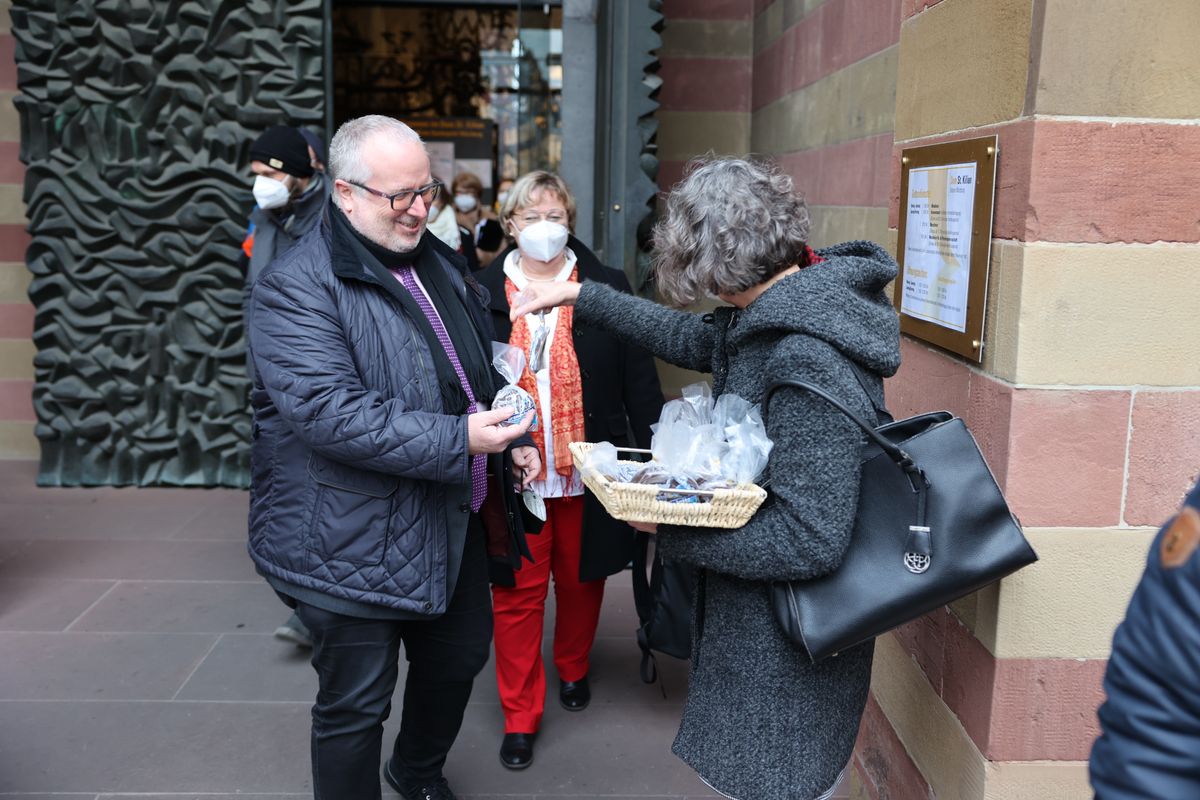 Einen adventlichen Gottesdienst für die Mitarbeitenden von Caritas und Bischöflichem Ordinariat Würzburg hat Bischof Dr. Franz Jung am Donnerstag, 16. Dezember, im Kiliansdom gefeiert.