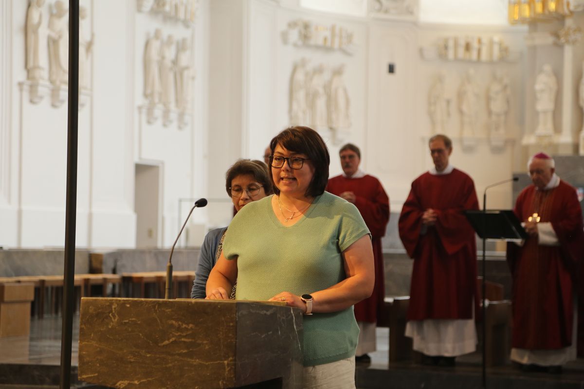 Weihbischof em. Ulrich Boom hat am Dienstag, 8. Juli, einen Kiliani-Gottesdienst für die Region Aschaffenburg und die Pfarrhausfrauen aus dem gesamten Bistum im Würzburger Kiliansdom gefeiert.