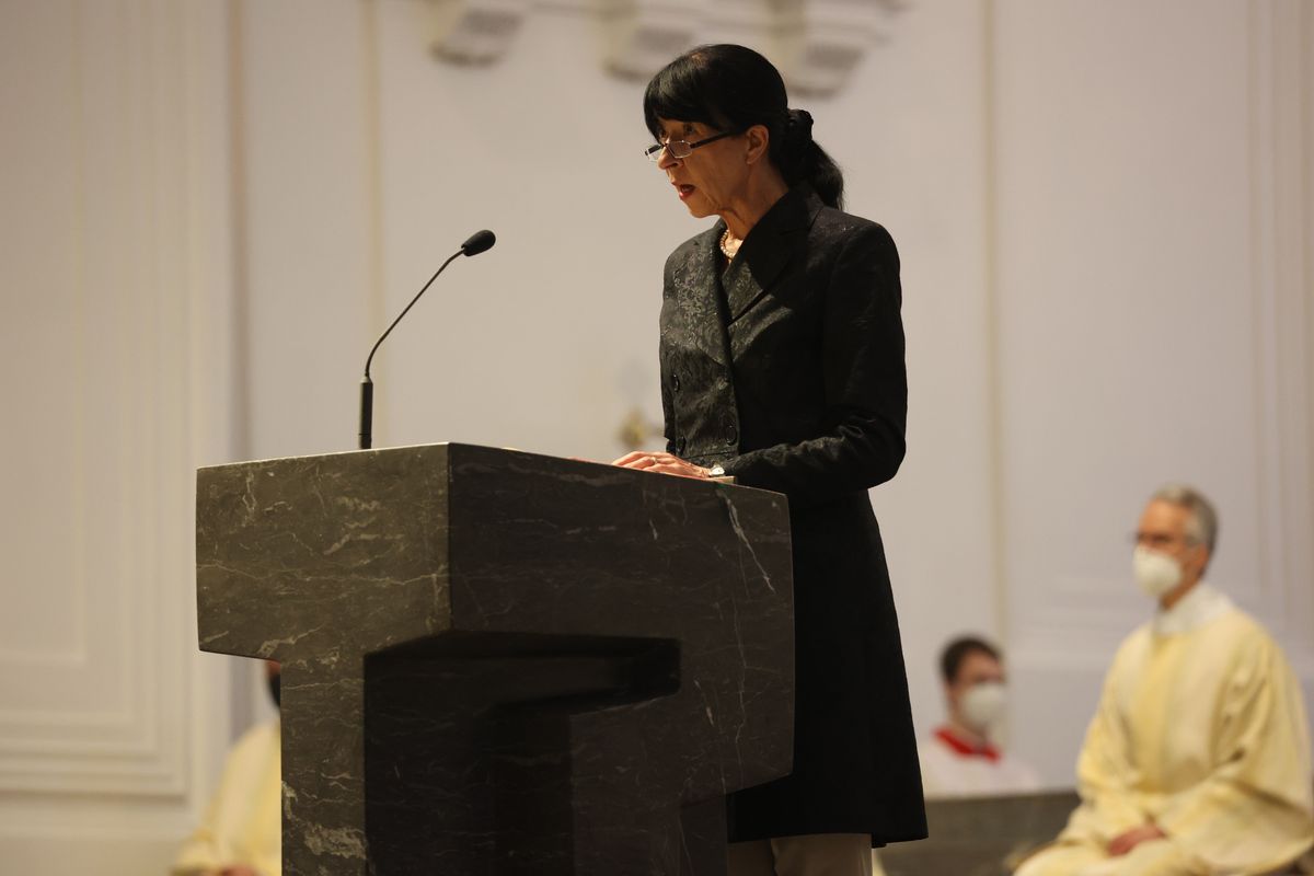 Mit der Messe vom Letzten Abendmahl am Gründonnerstag, 14. April, hat Bischof Dr. Franz Jung im Würzburger Kiliansdom die drei österlichen Tage vom Leiden und Sterben, von der Grabesruhe und der Auferstehung des Herrn eröffnet.