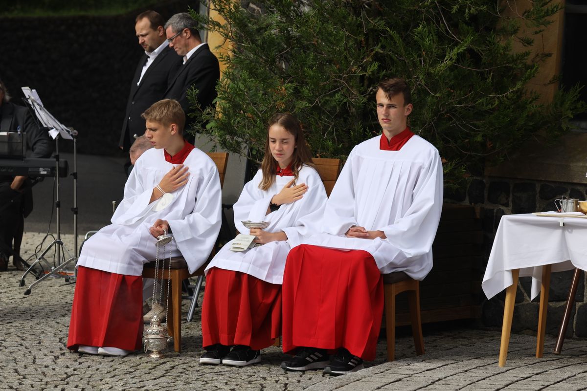 2721/0660 Kiliani Kreuzberg Bischof_28640 Bischof Dr. Franz Jung feierte am Montagabend, 5. Juli, einen Kiliani-Pontifikalgottesdienst auf dem Kreuzberg.
