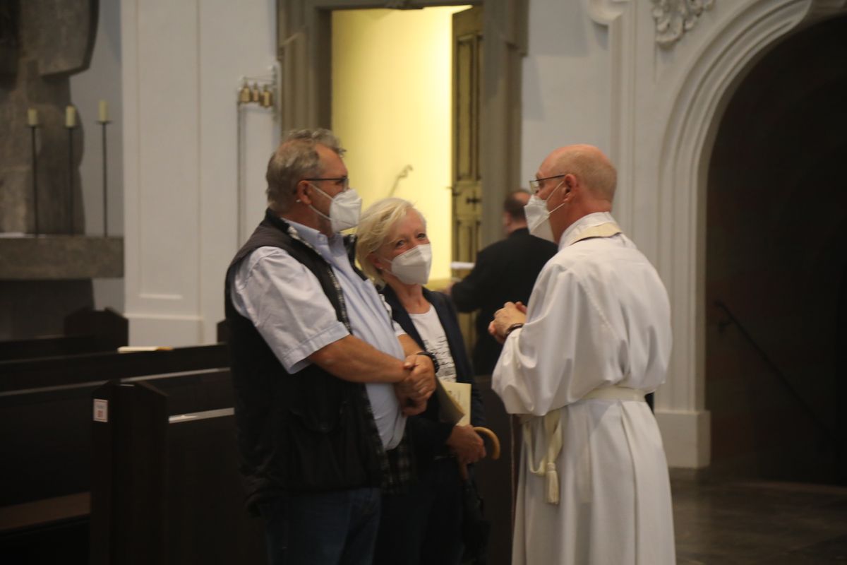 2721/0637-Dankgottesdienst für Ehejubilare mit Bischof Dr. Franz Jung_28299 Bischof Dr. Franz Jung hat am Mittwochabend, 30. Juni, einen Gottesdienst im Würzburger Kiliansdom gefeiert.