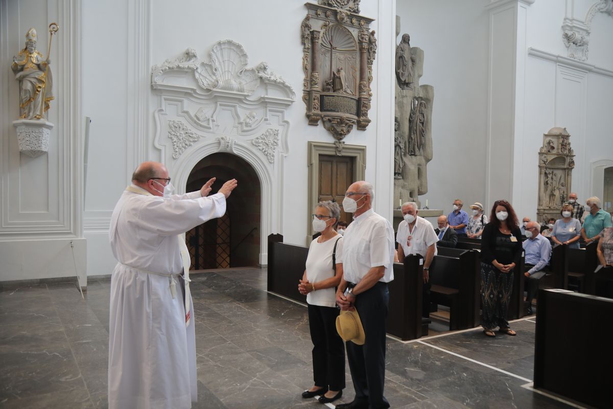 2621/0621 Dankgottesdienst für Ehejubilare mit Bischof Jung_27794