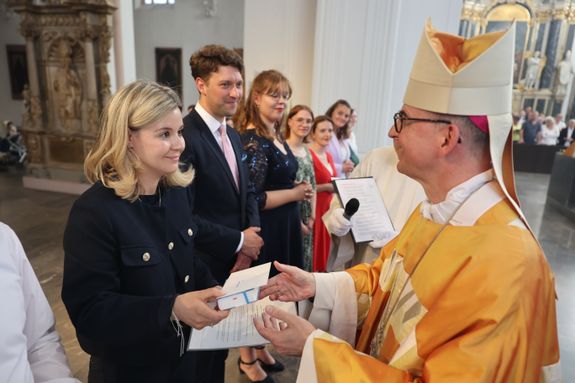 Bischof Dr. Franz Jung beauftragte Marie-Christin Herzog als Pastoralreferentin.