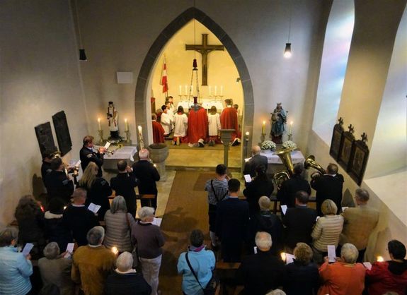 Das Abschlussgebet fand in der Pfarrkirche Mariä Himmelfahrt statt.  Das Abschlussgebet fand in der Pfarrkirche Mariä Himmelfahrt statt.