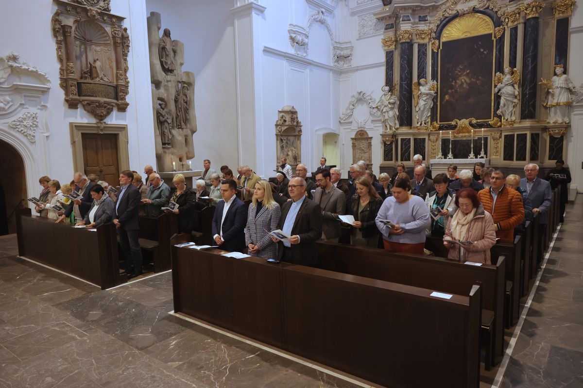 Bei einem Pontifikalgottesdienst am Samstag, 27. September, weihte Weihbischof Paul Reder drei Männer im Würzburger Kiliansdom zu Diakonen.