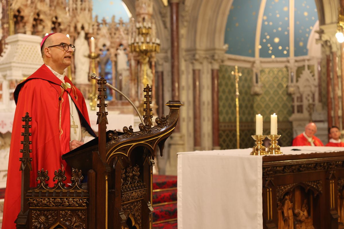 Bischof Dr. Franz Jung hob in seiner englischsprachigen Predigt die Wichtigkeit von glaubwürdigen Zeugen für die Evangelisierung hervor.