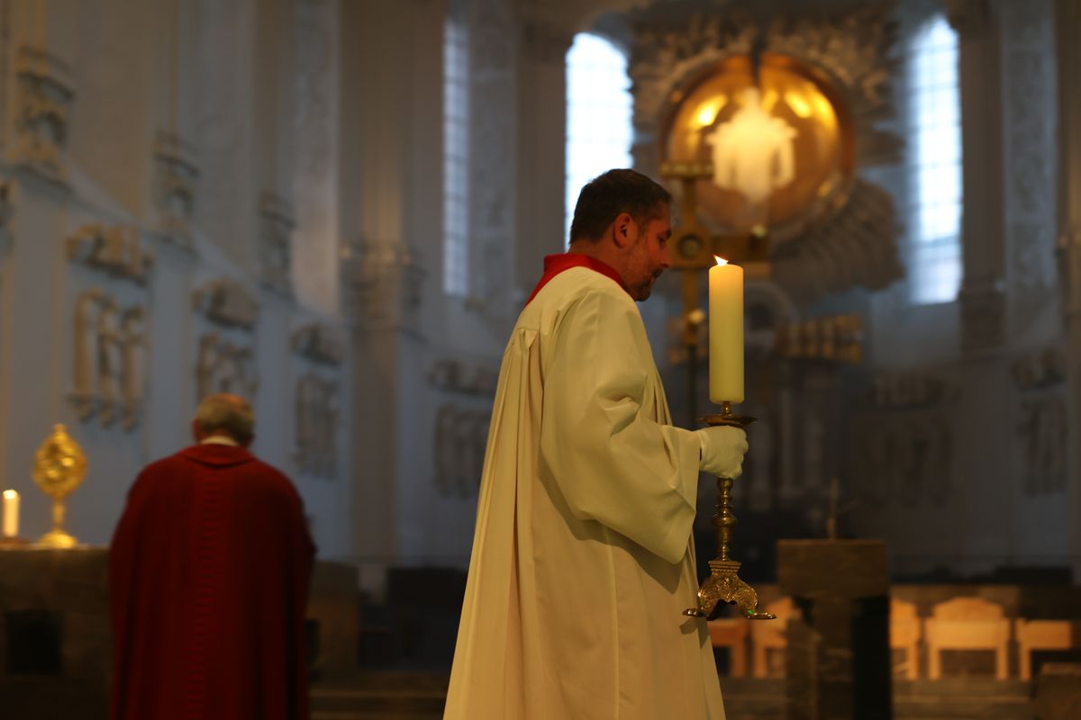Die "Nacht der Hoffnung" am Samstagabend, 13. Juli, der Kiliani-Wallfahrtswoche lud zu Besinnung, Gebet und Kraftschöpfen in den Kiliansdom ein. Viele Passanten nutzten das Angebot, das um Mitternacht endete.