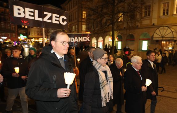 Nahmen am Schweigemarsch teil (von links): Weihbischof Paul Reder, Susanne Bühl von Sant