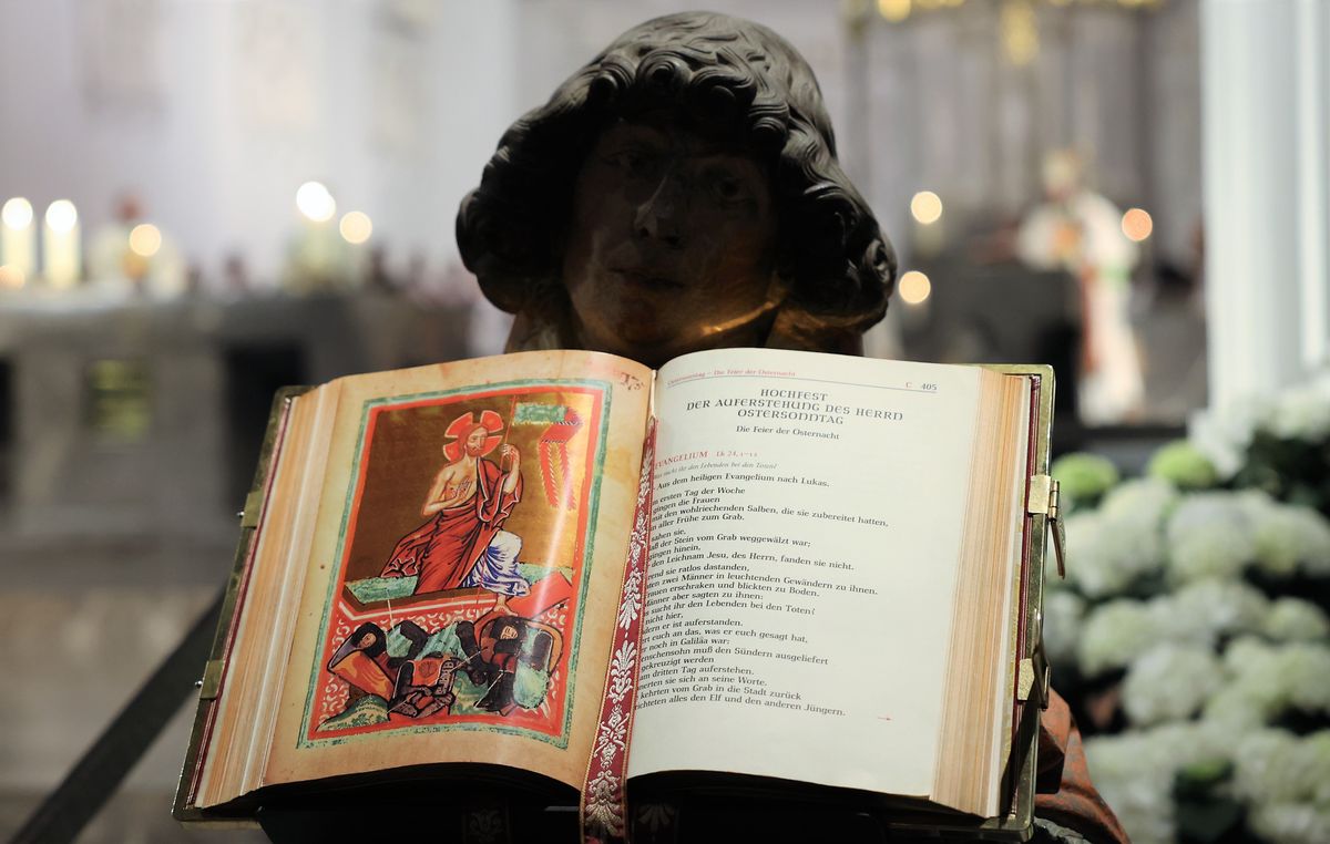 BIschof Dr. Franz Jung feiert am Samstagabend, 16. April, im Würzburger Kiliansdom die Osternacht.