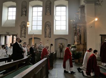 Weihbischof Ulrich Boom feierte am Donnerstagabend ein Pontifikalamt in der Pfarrkirche Sankt Michael in Zeil am Main.