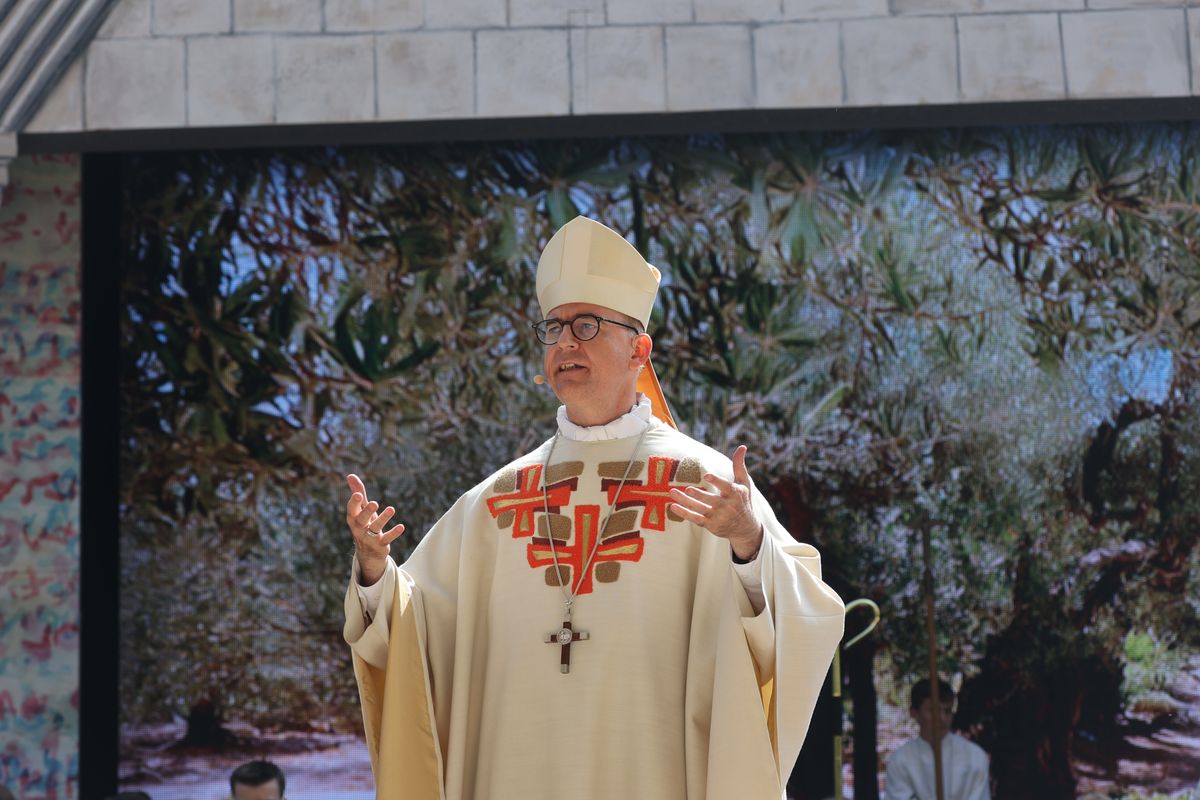 In seiner Predigt ging Bischof Dr. Franz Jung auf den Dialog zwischen Jesus und Pontius Pilatus ein.  In seiner Predigt ging Bischof Dr. Franz Jung auf den Dialog zwischen Jesus und Pontius Pilatus ein.