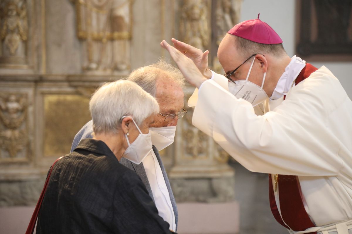 2621/0624 Ehejubilare Bischof 29. Juni Vormittag_28043