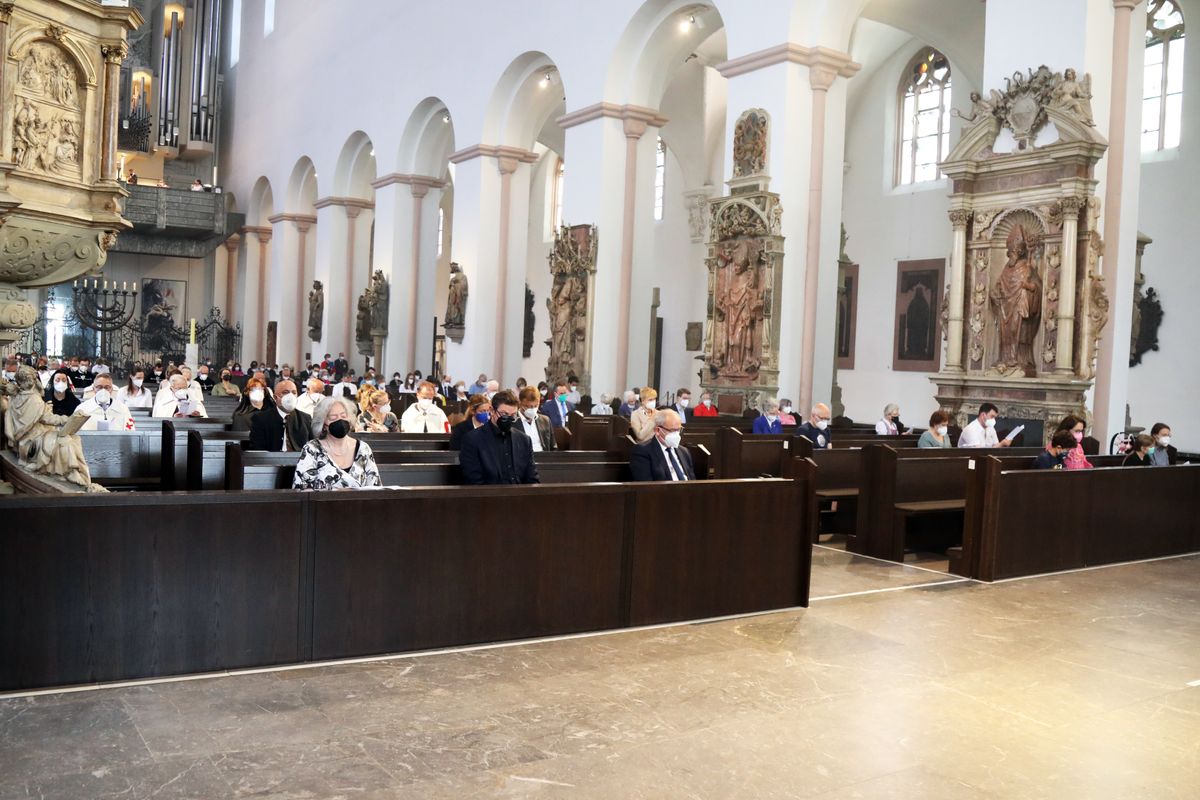 2721/0654 Eröffnung der Kiliani-Wallfahrtswoche 2021 im Kiliansdom_28604 Mit einem feierlichen Pontifikalgottesdienst ist am Sonntag, 4. Juli, im Würzburger Kiliansdom die Kiliani-Wallfahrtswoche 2021 eröffnet worden.