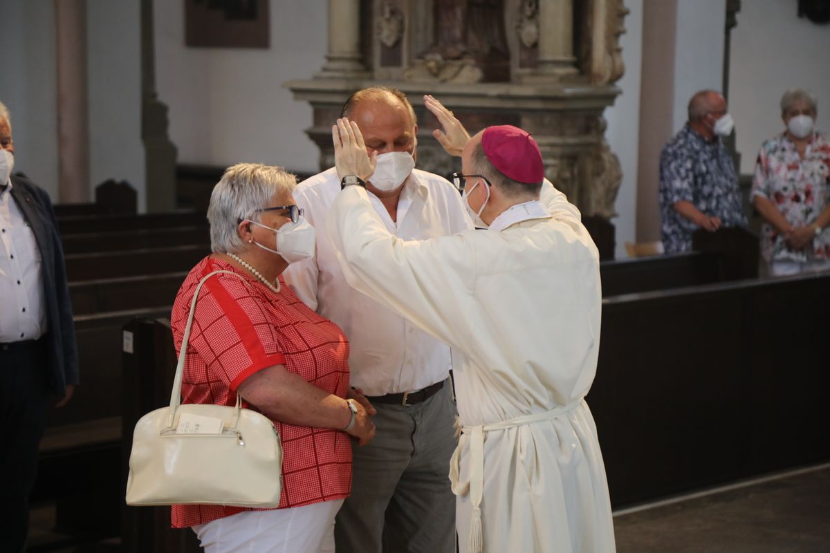 2621/0621 Dankgottesdienst für Ehejubilare mit Bischof Jung_27830