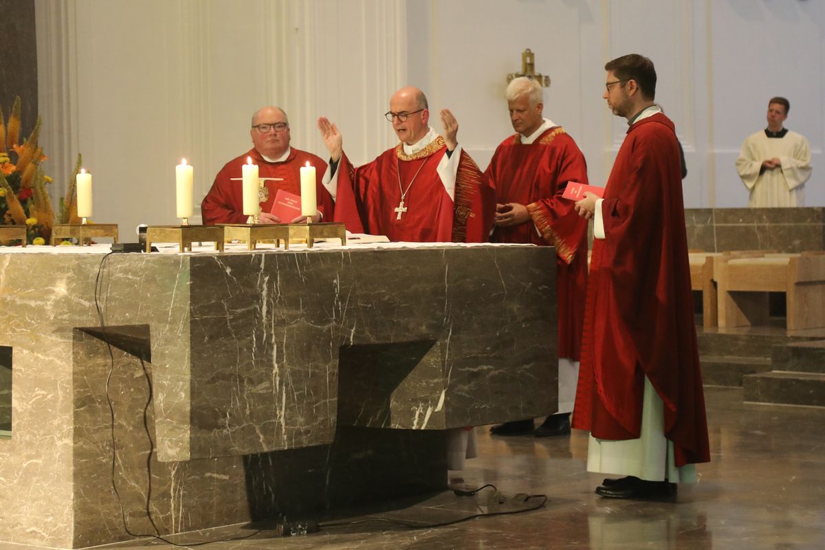 Die "Nacht der Hoffnung" in der Kiliani-Wallfahrtswoche am Samstagabend, 12. Juli, lud zu Stille, Gebet und Besinnung in den Kiliansdom ein. Viele Passanten nutzten das Angebot, das um Mitternacht endete.