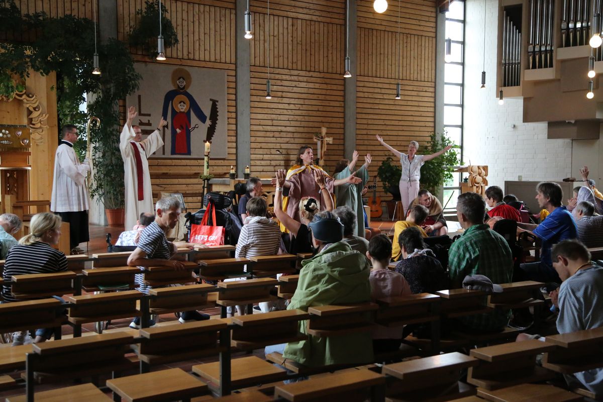 2924/0758_Kiliani_Eisingen Sankt-Josefs-Stift_Weihbischof Reder_50370