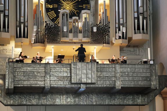 Bischof Dr. Franz Jung feierte am Donnerstag, 3. Juni, den Fronleichnamsgottesdienst im Kiliansdom. Bischof Dr. Franz Jung feierte am Donnerstag, 3. Juni, den Fronleichnamsgottesdienst im Kiliansdom.