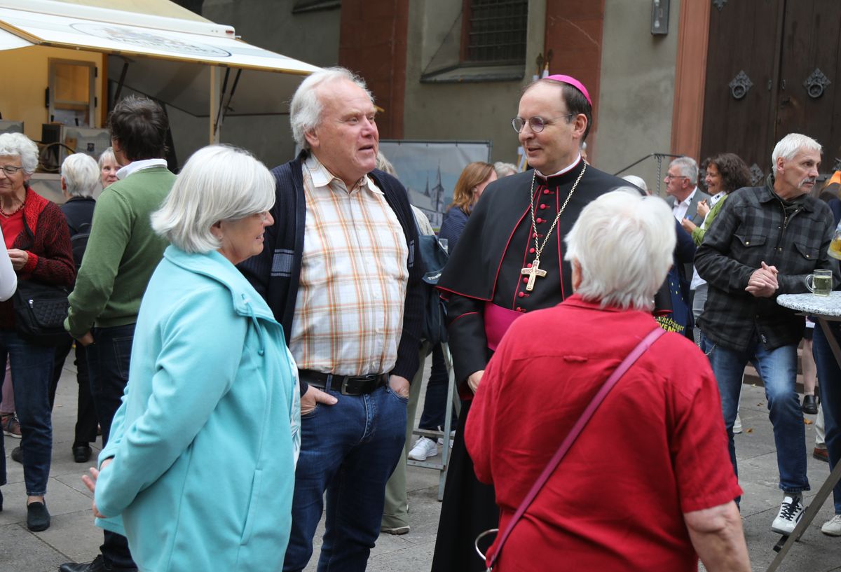 Weihbischof Paul Reder feierte am Dienstagabend, 8. Juli, einen Kiliani-Pontifikalgottesdienst mit den Katholischen Erwachsenenverbänden im Kiliansdom. 