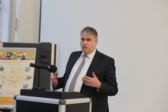 Kasssier Professor Dr. Martin Rehak informierte über die Finanzen des Würzburger Diözesangeschichtsvereins, Kasssier Professor Dr. Martin Rehak informierte über die Finanzen des Würzburger Diözesangeschichtsvereins,