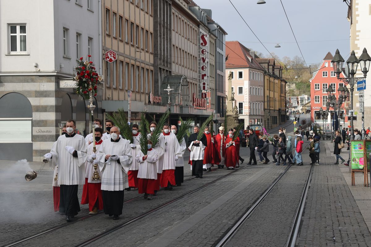 Bischof Dr. Franz Jung feierte am Sonntag, 10. April, in Würzburg die Palmsonntagsliturgie.