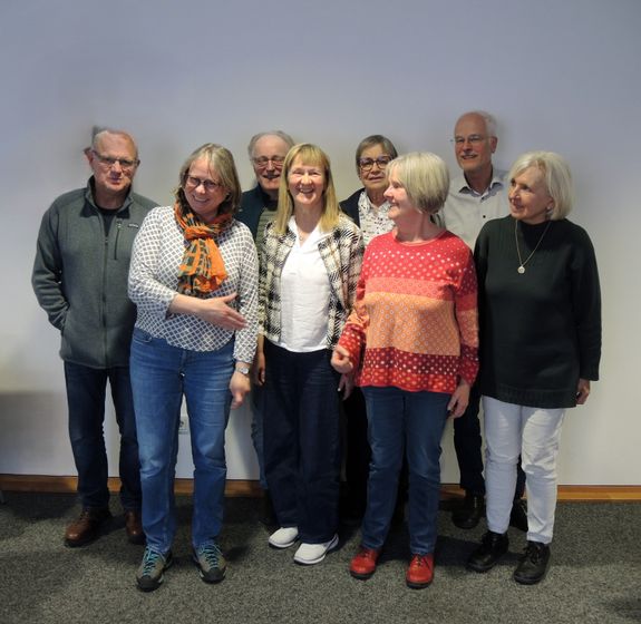 Der Vorstand von "pax christi" (von links): Burkhard Fleckenstein vom Vorstand, die ehemalige Vorsitzende Martina Reinwald, Geschäftsführerin Doris Ofenhitzer, geistliche Beirätin Susanne Warmuth, die neue Vorsitzende Barbara Häußler sowie Dr. Werner Der Vorstand von "pax christi" (von links): Burkhard Fleckenstein vom Vorstand, die ehemalige Vorsitzende Martina Reinwald, Geschäftsführerin Doris Ofenhitzer, geistliche Beirätin Susanne Warmuth, die neue Vorsitzende Barbara Häußler sowie Dr. Werner Lick und Susanne Rauch vom Vorstand.