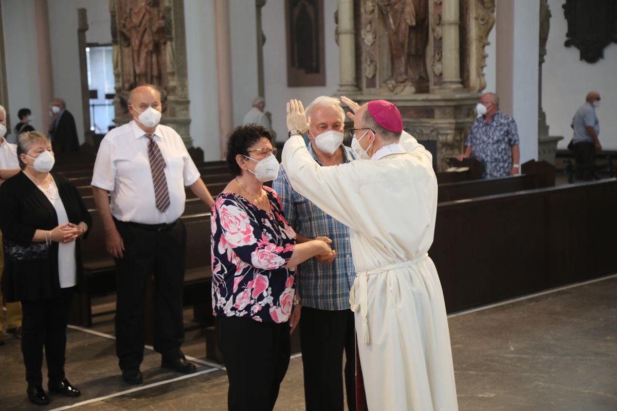 2621/0621 Dankgottesdienst für Ehejubilare mit Bischof Jung_27820