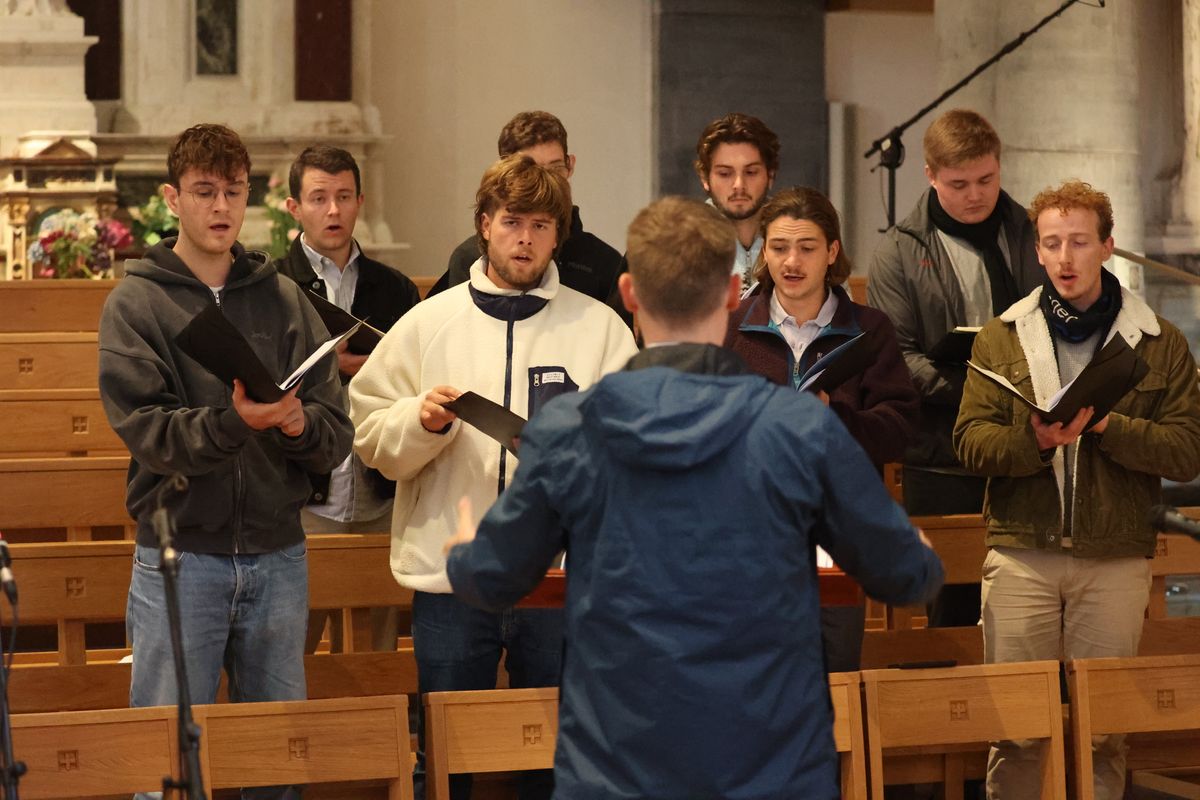 Bischof Dr. Franz Jung feierte am Festtag des heiligen Franziskus in der Kathedrale des heiligen Mél in Longford einen Gottesdienst. Im Anschluss lud die Pfarrei zum Kaffee in das Untergeschoss ein.