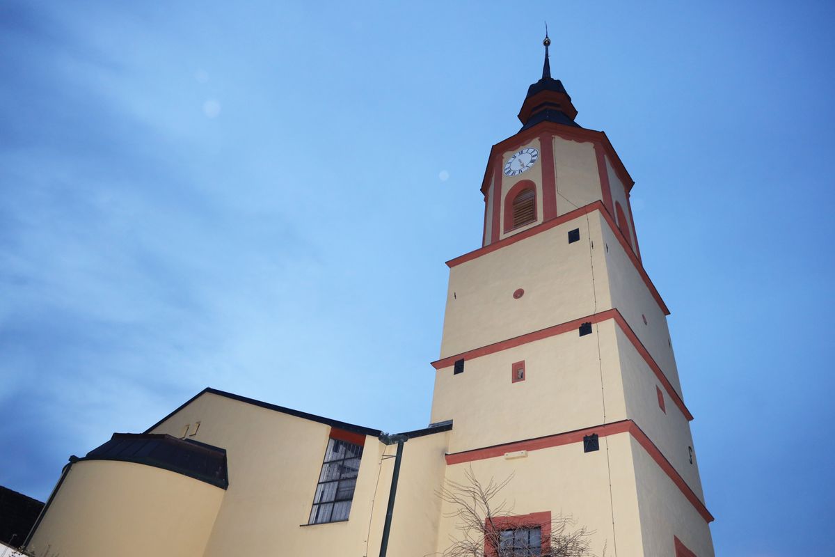 Wieder zukunftstfest: der Kirchturm der Pfarrkirche von Gelchsheim. Wieder zukunftstfest: der Kirchturm der Pfarrkirche von Gelchsheim.