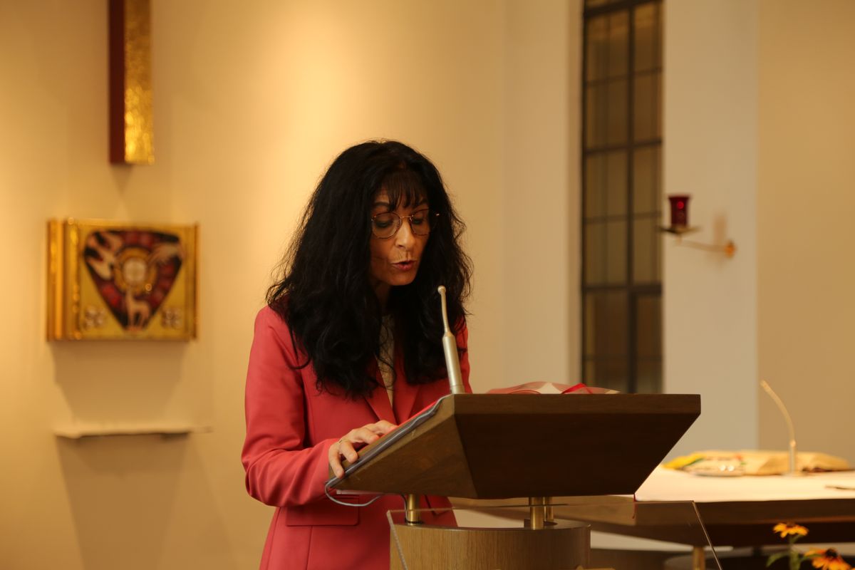 Weihbischof Paul Reder hat am Mittwoch, 9. Juli, einen Kiliani-Gottesdienst in der Kapelle der Ritaschwestern am Juliusspital Hospiz in Würzburg gefeiert. Nach dem Gottesdienst besuchte er das Hospiz und kam in den Austausch mit Mitarbeitenden und Gästen.