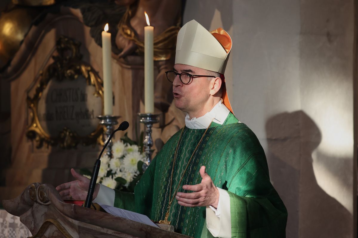 Bischof Dr. Franz Jung deutete in seiner Predigt die drei wesentlichen Grundzüge der Spiritualität der Oblaten des heiligen Josef.