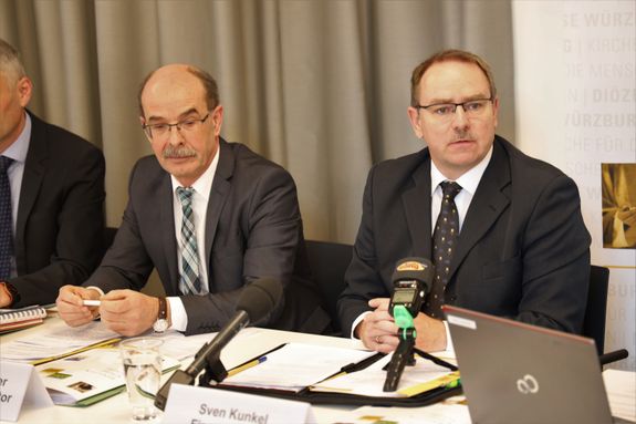Bischöflicher Finanzdirektor Sven Kunkel (rechts) und sein Stellvertreter Andreas Hammer. Bischöflicher Finanzdirektor Sven Kunkel (rechts) und sein Stellvertreter Andreas Hammer.