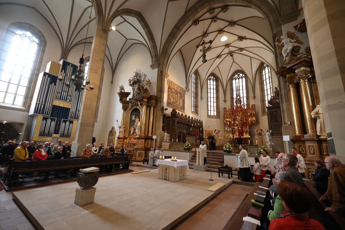 Mit einer Prozession und einem Pontifikalgottesdienst mit Bischof Dr. Franz Jung  ist am Sonntag, 15. September, das 200. Jubiläum der Kirchweihe des Würzburger Käppele gefeiert worden.